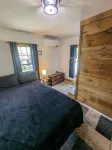 Downtown Hot Tub Escape Отели рядом с достопримечательностью «Спортивная площадка Тодлер»
