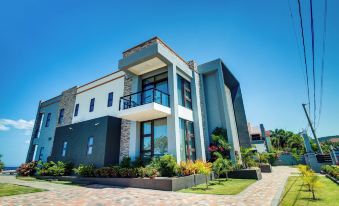 Luxury Oceanfront Villa Fully Staffed