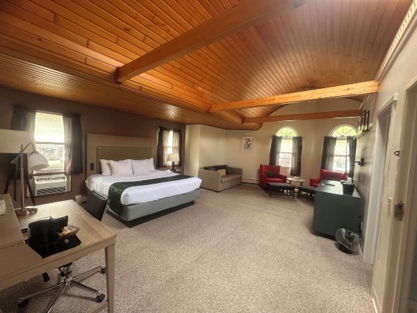 Pictured Rocks Inn and Suites