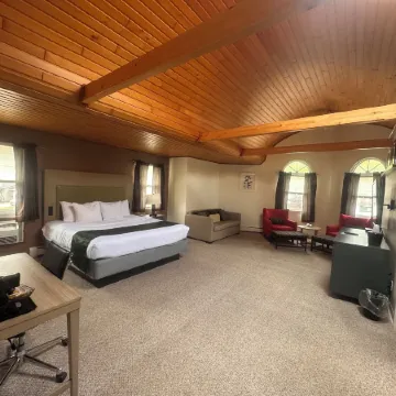 Pictured Rocks Inn and Suites