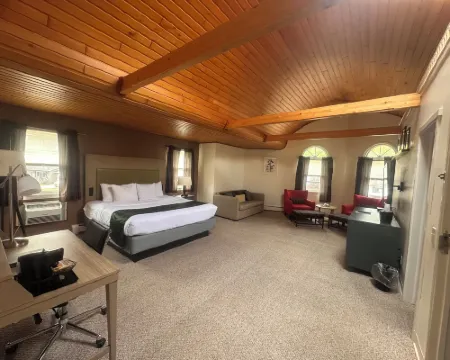 Pictured Rocks Inn and Suites Hotels in Munising