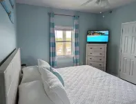 304-D Across from the Beach and dining and entertainment. Elevator