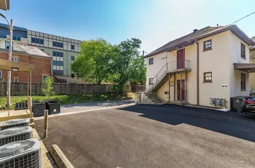 Ideally Located 1 Bdrm Stay | Parking & Laundry