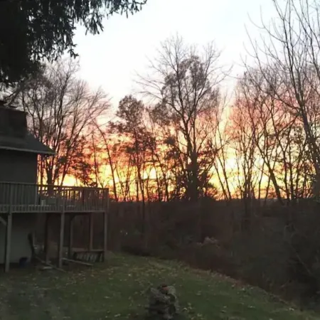 Sweet and spacious mountain view home w/fireplace!