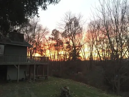 Sweet and spacious mountain view home w/fireplace!