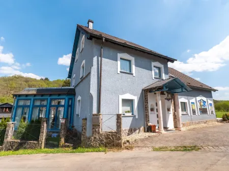 Luxurious Holiday Home with a Nice Private Garden Отели в г. Аншау