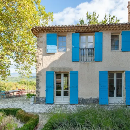 Villa in Saignon with Pool and Scenic Views