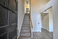 UC Davis 바로 맞은편에 위치한 잘 갖춰진 콘도!