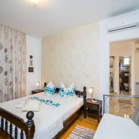 Apartment Villa Palma- Two Bedroom Apartment with Terrace and Sea View ( Apartman 4)