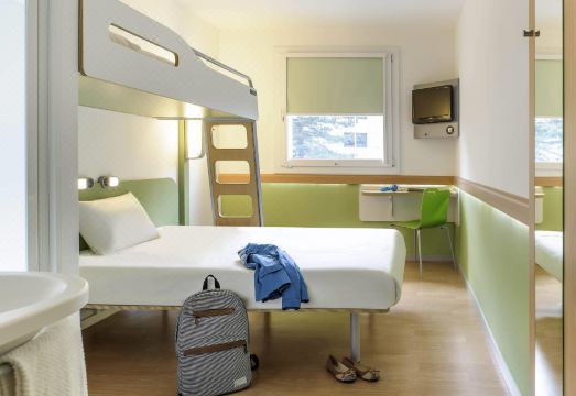 이비스 버짓 쥐트의 깔끔한 로비