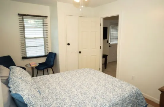 Cozy 2 Bed 1 Bath Near Downtown & Beaches
