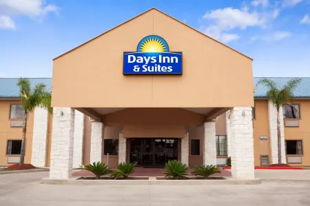 Days Inn & Suites by Wyndham Conroe North Отели в г. Конро
