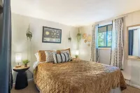 Lakeshore Oasis by Avantstay Private Beach, Views, Hot Tub, Volleyball