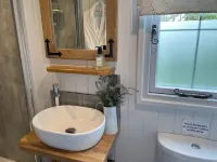 STUNNING SHEPHERDS HUT WITH HOT TUB IN BEAUTIFUL RURAL CHESHIRE, NEAR NANTWICH