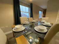 Dog & family friendly 2 bedroom sleeps 6, 10 mins walk to the beach