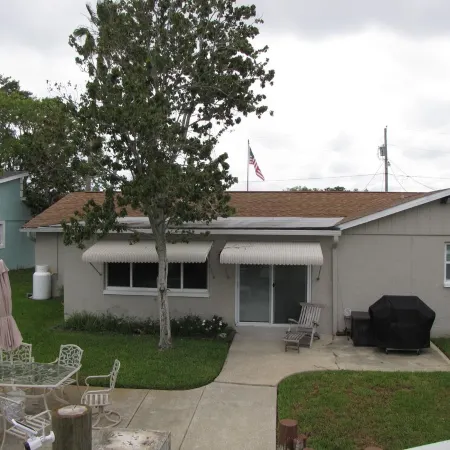 3 BR 2 Bath Salt Air Retreat on Deep Water Canal Minutes to the Gulf