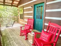 Peaceful, extremely clean Treehouse  cottage 10 min. from National Park entrance