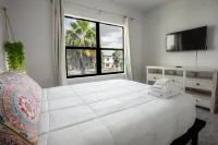 공원과 상점 근처의 타운홈, 4베드룸