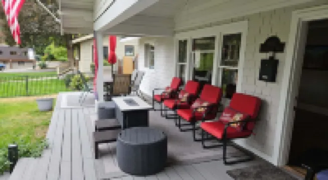 Coeur d'Alene's Famous Lakeshore Cottage Next to Sander's Beach and Tubb's Hill!