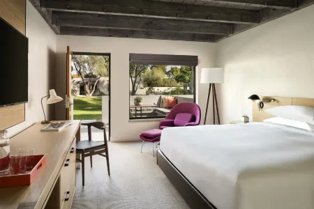 Andaz Scottsdale Resort and Bungalows Отели рядом с достопримечательностью «On The Edge Gallery»