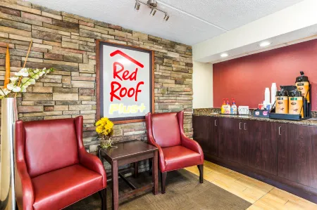 Red Roof Plus+ Nashville North - Goodlettsville Отели в г. Риджтоп