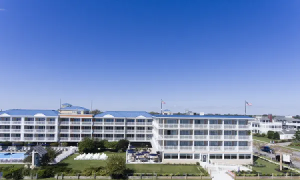 La Mer Beachfront Resort