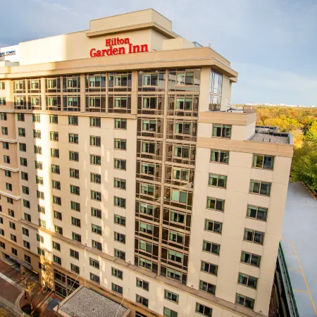 Hilton Garden Inn Bethesda Downtown Отели рядом с достопримечательностью «Станция метро Bethesda»
