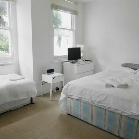 Kew Studios and Rooms