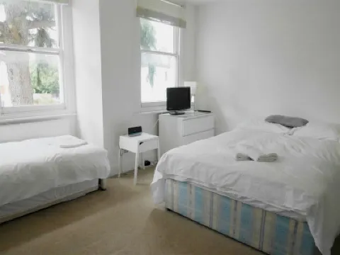 Kew Studios and Rooms Hotels near Kew Palace