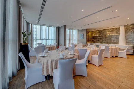 Tryp by Wyndham Abu Dhabi City Center Отели в г. Абу-Даби