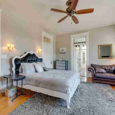 Downtown Winston-Salem Condo w/ Private Library! Rooms