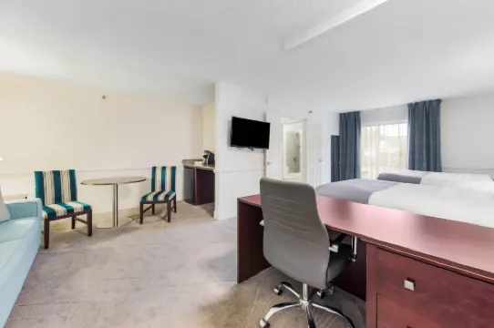 The Blu Hotel Blue Ash Cincinnati, Ascend Hotel Collection Hotels in Blue Ash