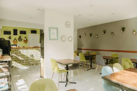 Logis Hôtel du Château Отели в г. Верну-ан-Солонь