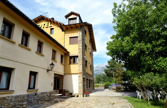 洛斯諾加利斯酒店