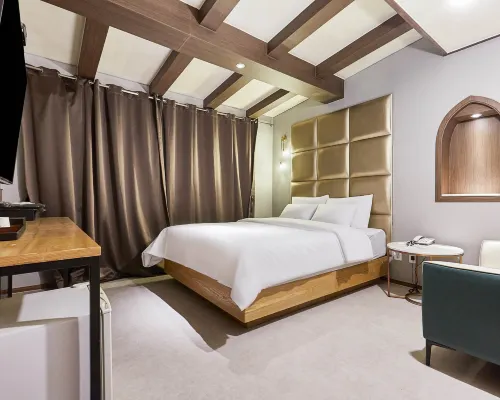 Bundang Golden Hotels near Sunae Station