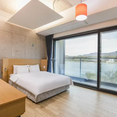 The Line Hotel Отели рядом с достопримечательностью «Галерея Shigan Toki»