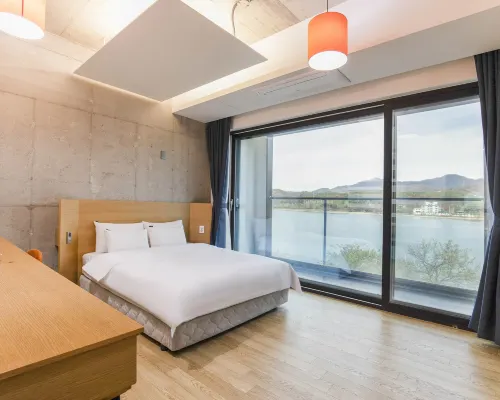 The Line Hotel 鄰近梧宾站的酒店