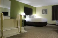 Quality Inn & Suites University Area Hotels in Muncie