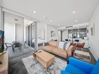Stylish 1-Bed Retreat Steps from Foreshore