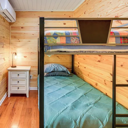 Cottage Close to Caves & Trails in Hocking Hills!