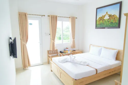 Khách sạn Hùng Long Các khách sạn ở Giồng Trôm