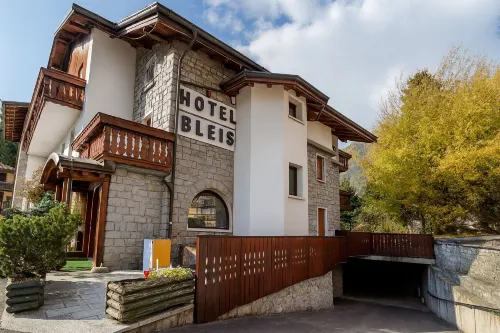 Hotel Bleis Hotels in Temu