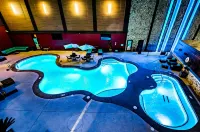 Cherokee Casino Hotel Roland - piscina
