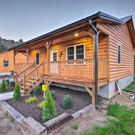 Fire Pit: Cozy Bryson City Cabin on Tuck River