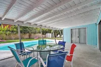 Sarasota Home w/ Large Backyard & Water Access - Pool