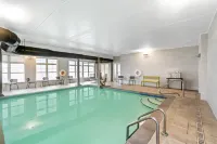 Spark by Hilton Portland Airport Maine Mall - Pools