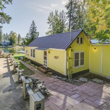 Newport Cabin on Diamond Lake w/ Private Boat Dock