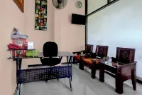 OYO 94899 Homestay Syariah Near Upn - Wifi
