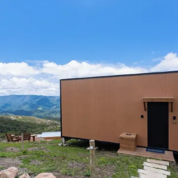Charming Chalet With Fireplace and hot Tub! Vst044