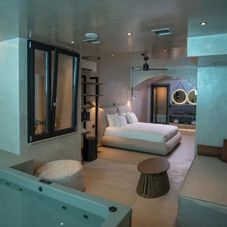 Royal Hotel and Suites